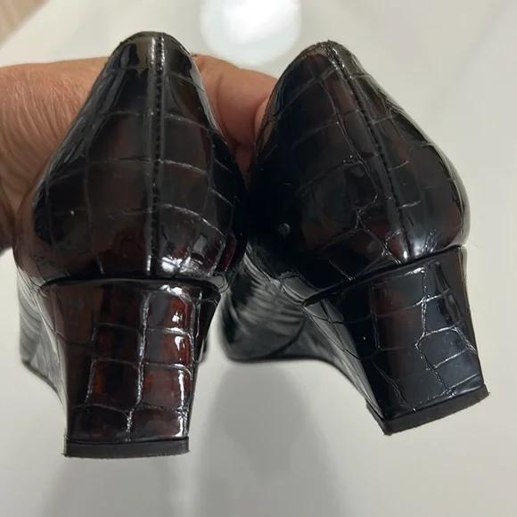 (7) Stuart Weitzman brown faux gator shoes made in Spain - Picture 8 of 8